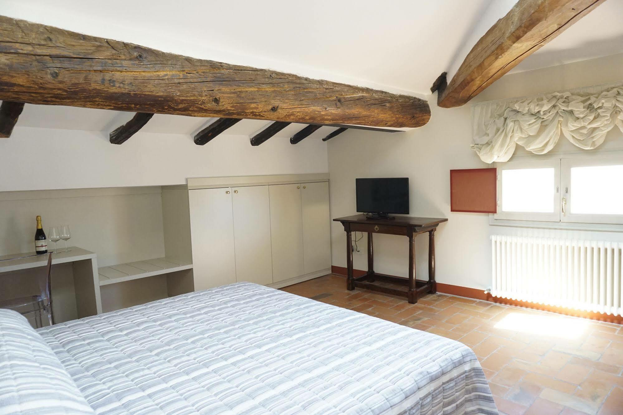 Bed & Breakfast Casa Isolani Charms Santo Stefano 3*